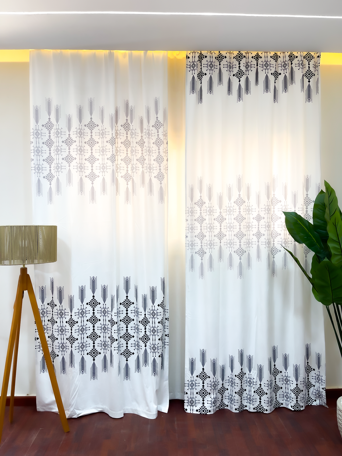 Curtain - Lauren