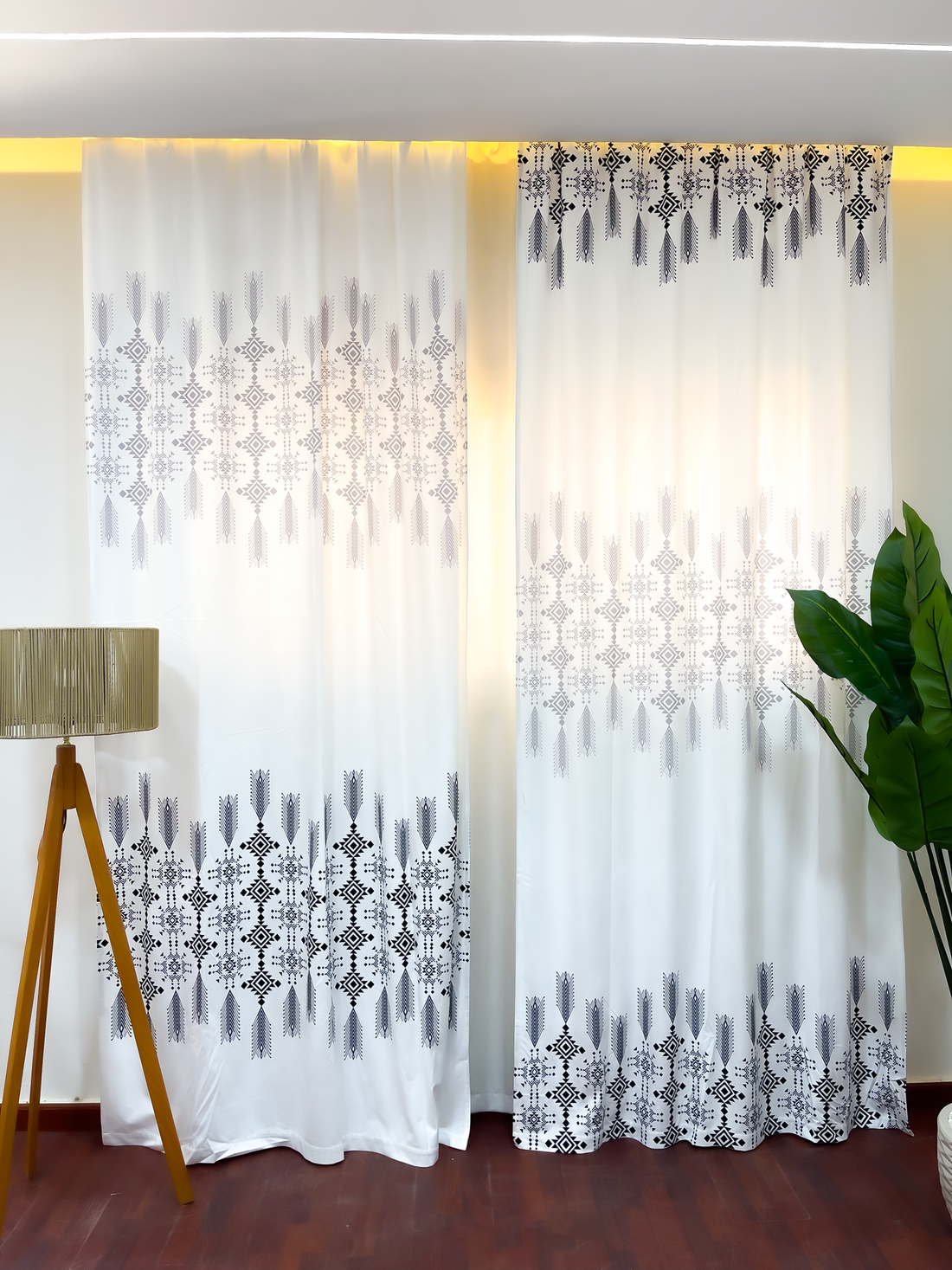 Curtain - Lauren